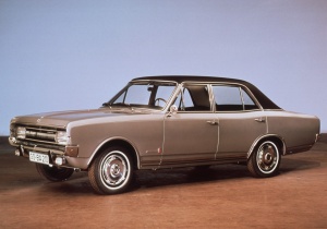 Opel Rekord / Commodore (1966-1972) <br />4-tr. Stufenheck-Limousine<br />»Commodore«